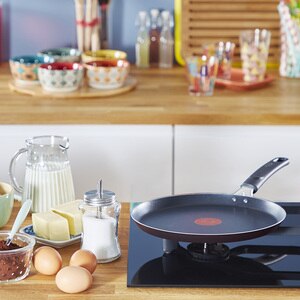 Tigaie clatite TEFAL Simply Clean B5671053, 25cm, aluminiu, Thermo Signal, negru Tigaie clatite TEFAL Simply Clean B5671053, 25cm, aluminiu, Thermo Signal, negru