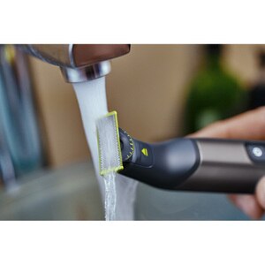 Aparat hibrid de barbierit, tuns barba si parul corporal PHILIPS OneBlade Pro QP6552/15, acumulator, 120 min autonomie, negru Aparat hibrid de barbierit, tuns barba si parul corporal PHILIPS OneBlade Pro QP6552/15, acumulator, 120 min autonomie, negru