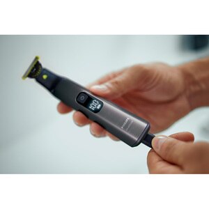Aparat hibrid de barbierit, tuns barba si parul corporal PHILIPS OneBlade Pro QP6552/15, acumulator, 120 min autonomie, negru Aparat hibrid de barbierit, tuns barba si parul corporal PHILIPS OneBlade Pro QP6552/15, acumulator, 120 min autonomie, negru