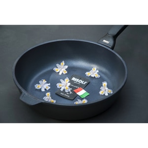 Tigaie adanca RISOLI Black Plus, 24 cm, aluminiu reciclat, negru Tigaie adanca RISOLI Black Plus, 24 cm, aluminiu reciclat, negru