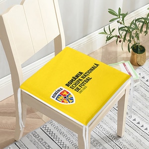Perna scaun ECHIPA NATIONALA DE FOTBAL A ROMANIEI, 42 x 42 cm, galben Perna scaun ECHIPA NATIONALA DE FOTBAL A ROMANIEI, 42 x 42 cm, galben