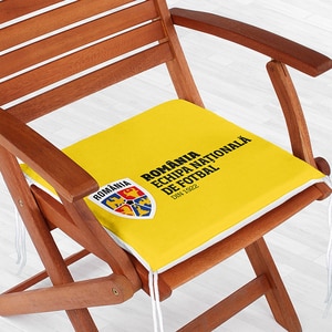 Perna scaun ECHIPA NATIONALA DE FOTBAL A ROMANIEI, 42 x 42 cm, galben Perna scaun ECHIPA NATIONALA DE FOTBAL A ROMANIEI, 42 x 42 cm, galben