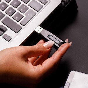 Memorie USB VERBATIM Store 'n' Go V3, 16GB, USB 3.2, negru Memorie USB VERBATIM Store 'n' Go V3, 16GB, USB 3.2, negru