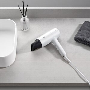 Uscator de par BRAUN BRHD210E, 2100W, 2 viteze, 3 trepte temperatura, alb Uscator de par BRAUN BRHD210E, 2100W, 2 viteze, 3 trepte temperatura, alb