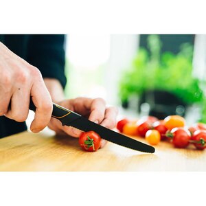Cutit pentru decojit FISKARS Edge 1003092, 12cm, negru Cutit pentru decojit FISKARS Edge 1003092, 12cm, negru