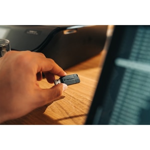 Memorie USB VERBATIM PinStripe, 128GB, USB 2.0, negru Memorie USB VERBATIM PinStripe, 128GB, USB 2.0, negru