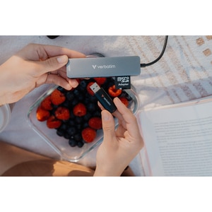 Memorie USB VERBATIM V200 Metal, 64GB, USB 3.2, negru Memorie USB VERBATIM V200 Metal, 64GB, USB 3.2, negru
