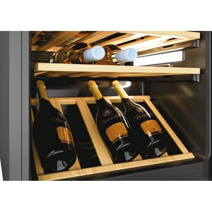 Racitor de vinuri CANDY CWC 200 EELW/NF, 81 sticle, H 146 cm, Clasa G, Wi-Fi, negru Racitor de vinuri CANDY CWC 200 EELW/NF, 81 sticle, H 146 cm, Clasa G, Wi-Fi, negru