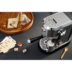 Espressor manual DELONGHI Dedica Maestro Plus EC950.M, 1.6l, 1450W, 15 bar, sistem Cappuccino, argintiu-negru Espressor manual DELONGHI Dedica Maestro Plus EC950.M, 1.6l, 1450W, 15 bar, sistem Cappuccino, argintiu-negru
