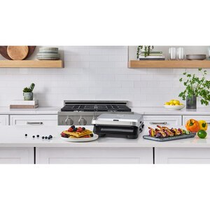 Sandwich maker BRAUN SM5006, 800W, 2 placi detasabile, negru-argintiu Sandwich maker BRAUN SM5006, 800W, 2 placi detasabile, negru-argintiu