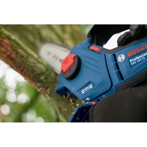 Mini fierastrau cu lant pe acumulator BOSCH PROFESSIONAL GKE 18V, lama 15 cm Mini fierastrau cu lant pe acumulator BOSCH PROFESSIONAL GKE 18V, lama 15 cm