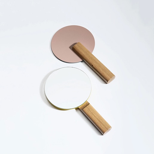 Oglinda cosmetica SPIN Paddle Vanity, 15 x 25 cm, Lemn, galben Oglinda cosmetica SPIN Paddle Vanity, 15 x 25 cm, Lemn, galben