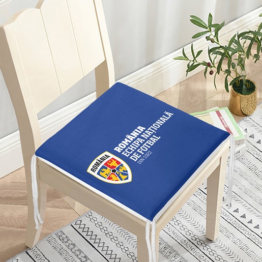Perna scaun ECHIPA NATIONALA DE FOTBAL A ROMANIEI, 42 x 42 cm, albastru Perna scaun ECHIPA NATIONALA DE FOTBAL A ROMANIEI, 42 x 42 cm, albastru