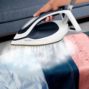Statie de calcat TEFAL Pro Express Ultimate GV9712E0, 3000W, 590g/min, 1200ml, talpa Durilium, albastru-alb Statie de calcat TEFAL Pro Express Ultimate GV9712E0, 3000W, 590g/min, 1200ml, talpa Durilium, albastru-alb
